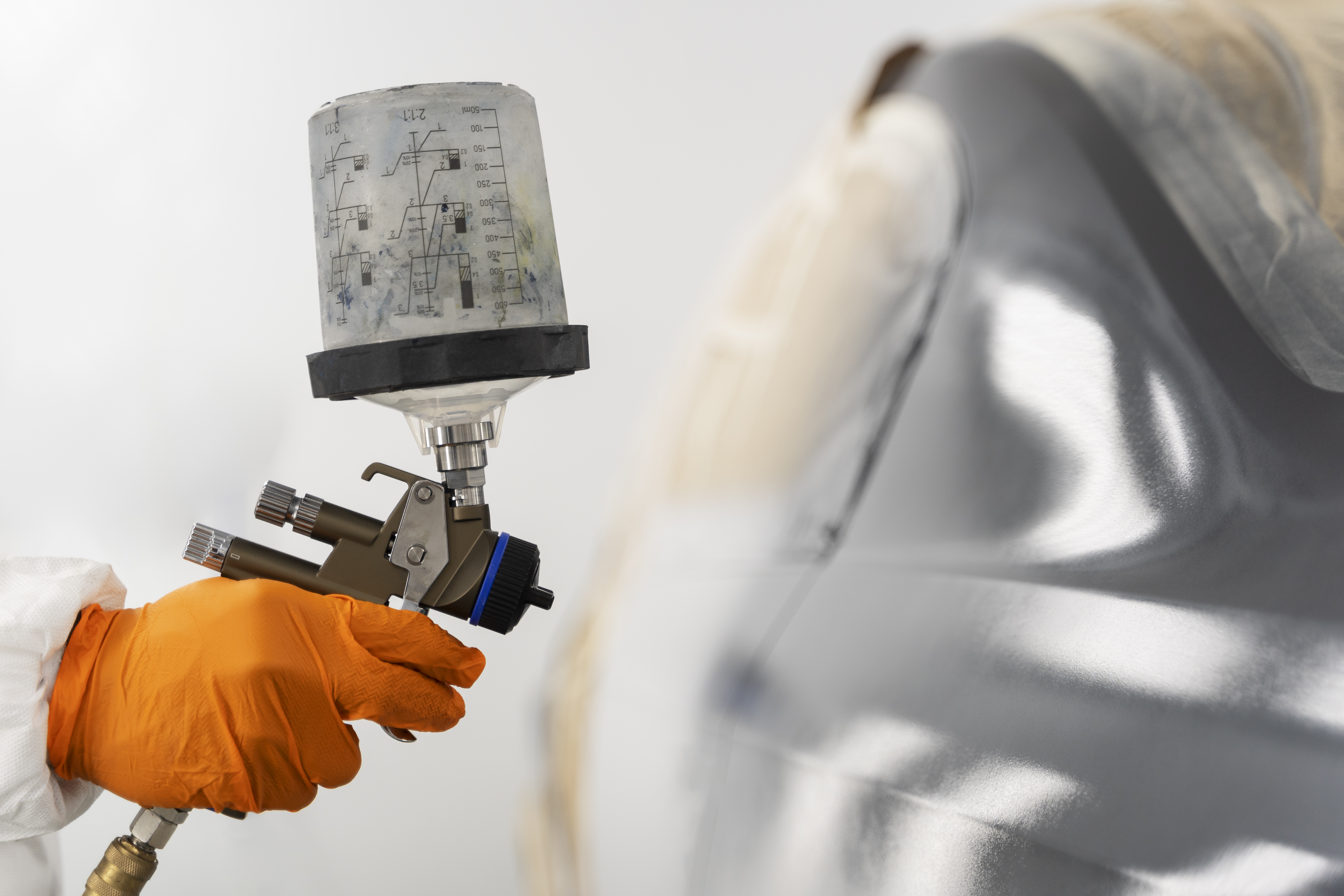 service-worker-painting-car-auto-service